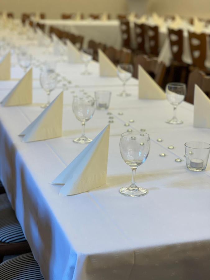 Hotel Restaurant Goldenes Ross Gollheim Eksteriør billede