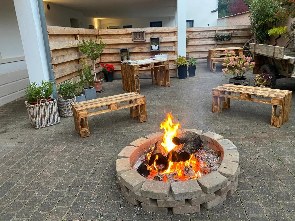 Hotel Restaurant Goldenes Ross Gollheim Eksteriør billede