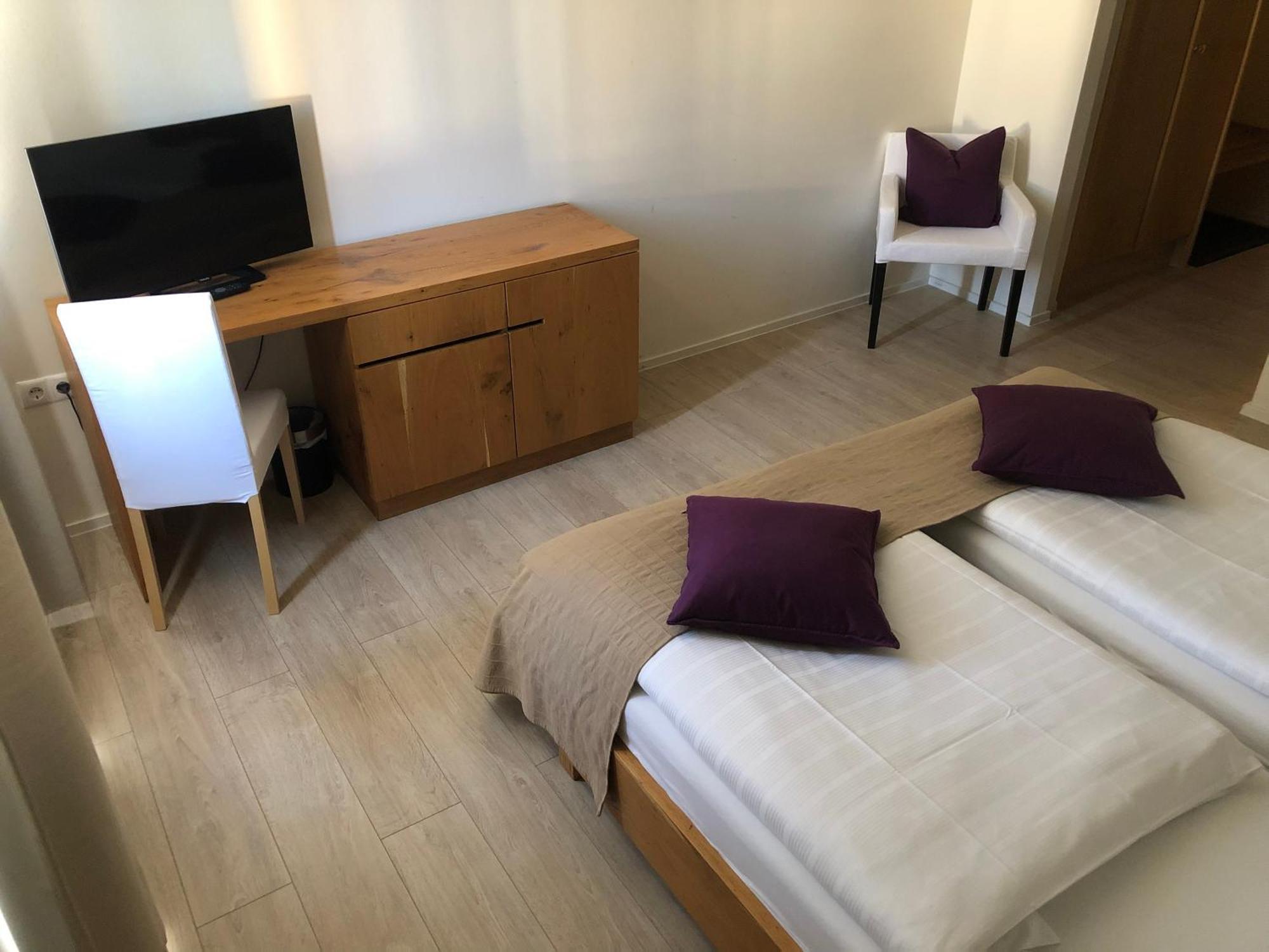 Hotel Restaurant Goldenes Ross Gollheim Værelse billede